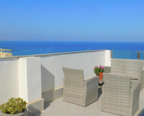 4Bed Penthouse Apt with Private Terrace & Balcony